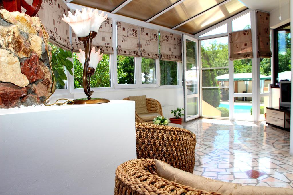 Vila Royal Urziceni Exterior foto